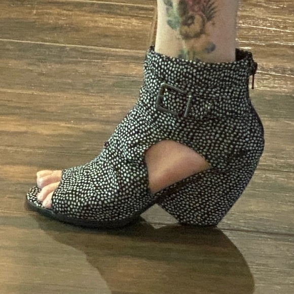 Blowfish vegan shooties,8 - Picture 2 of 11